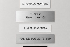 Plaquettes grav&eacute;es pour bo&icirc;tes aux lettres, interphones ou entr&eacute;es d'appartements