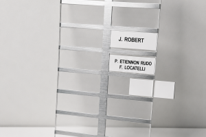 Plaquettes grav&eacute;es pour bo&icirc;tes aux lettres, interphones ou entr&eacute;es d'appartements