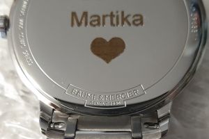 Gravure personnalis&eacute;e sur montre - id&eacute;e cadeau