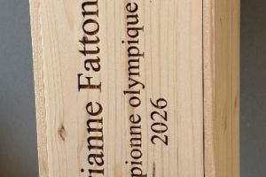 Gravure sur bois personnalis&eacute;e pour cadeau ou occasion sp&eacute;ciale