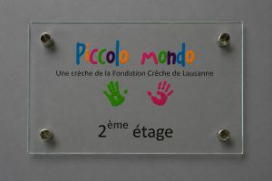 Plaque grav&eacute;e en verre pour devanture de bureau ou d'atelier