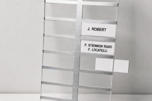 Plaquettes de bo&icirc;tes aux lettres ou d'interphone grav&eacute;es